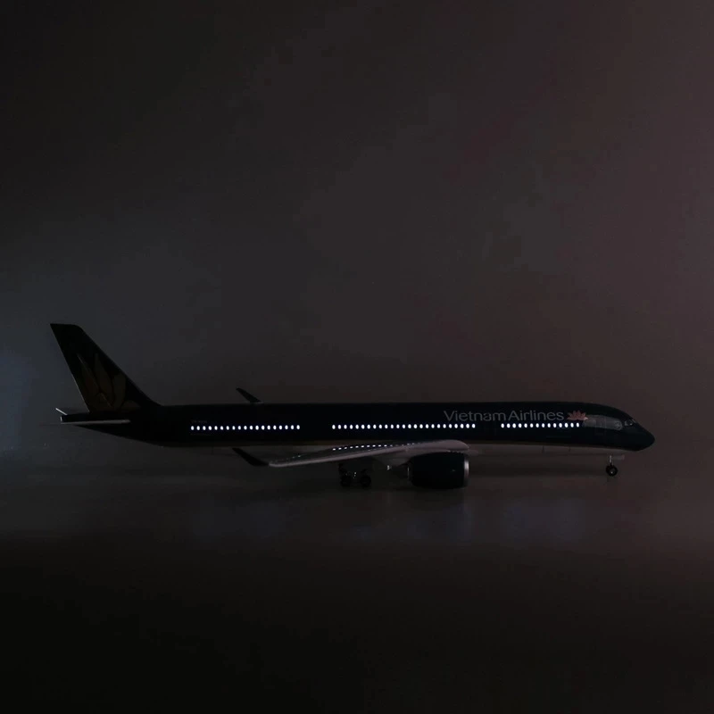 Airbus A350 Dreamliner Aircraft Model Vietnam Airlines 1/142 Scale 47CM Airplane with LED Light and Wheels Diecast Resin Plane