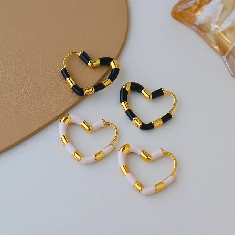 الأزياء والمجوهرات الحلو الكورية مزاجه الملونة المينا القلب أقراط للنساء هدايا الزفاف حساسة تصميم الملحقات