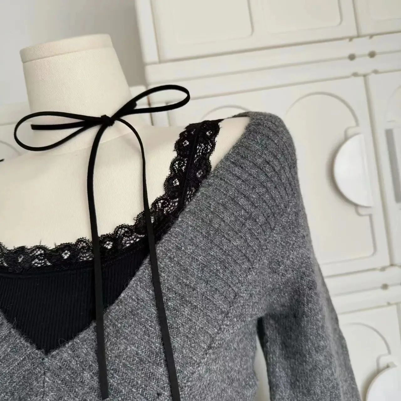 ベーシックフレンチレトロVネック長袖グレーセーターy2kガールジェントルプルオーバーニットセーター