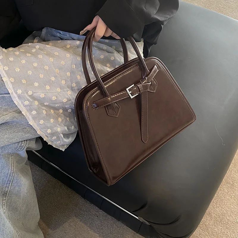 

Городская роскошная модная женская текстурная сумка 2026, новая классическая дизайнерская простая маленькая квадратная сумка, универсальная сумка через плечо