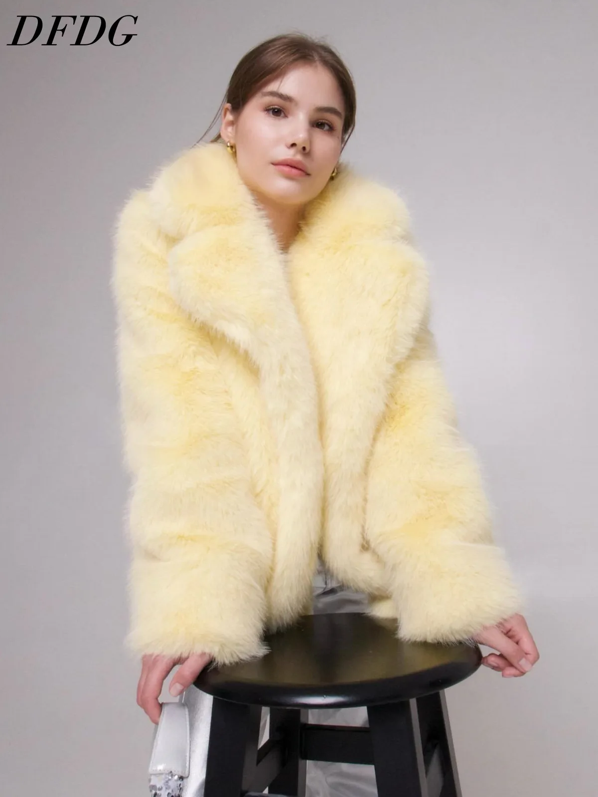 DFDG Women 2026 Faux Fur Short Coat Wide Notch Lapel Collar Open Front Shaggy Fluffy Luxury Winter Party Outerwear Fur Coat