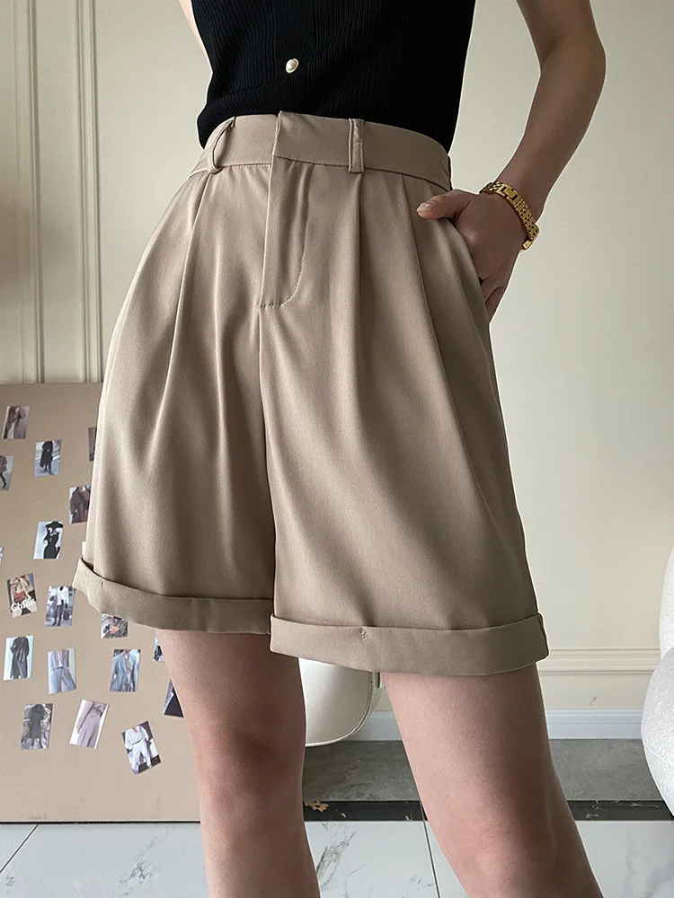 

Women Khaki Pleated Casual Wide Leg Shorts New High Waist Loose Fit Trousers Fashion Tide Spring Summer 2023 M758