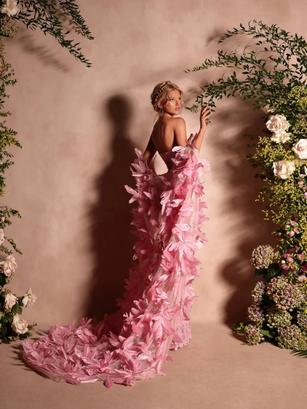 Pink Lace Strapless Evening Dress Feathered Shawl Strapless Elegant Wedding Party Gown Customized Banquet Gown