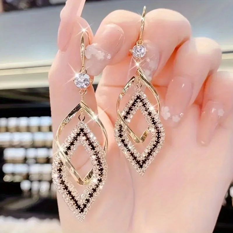 

Модные и изысканные двойные серьги с блестящими стразами, сексуальный и элегантный стиль, подарок для повседневного ношения женщинами.