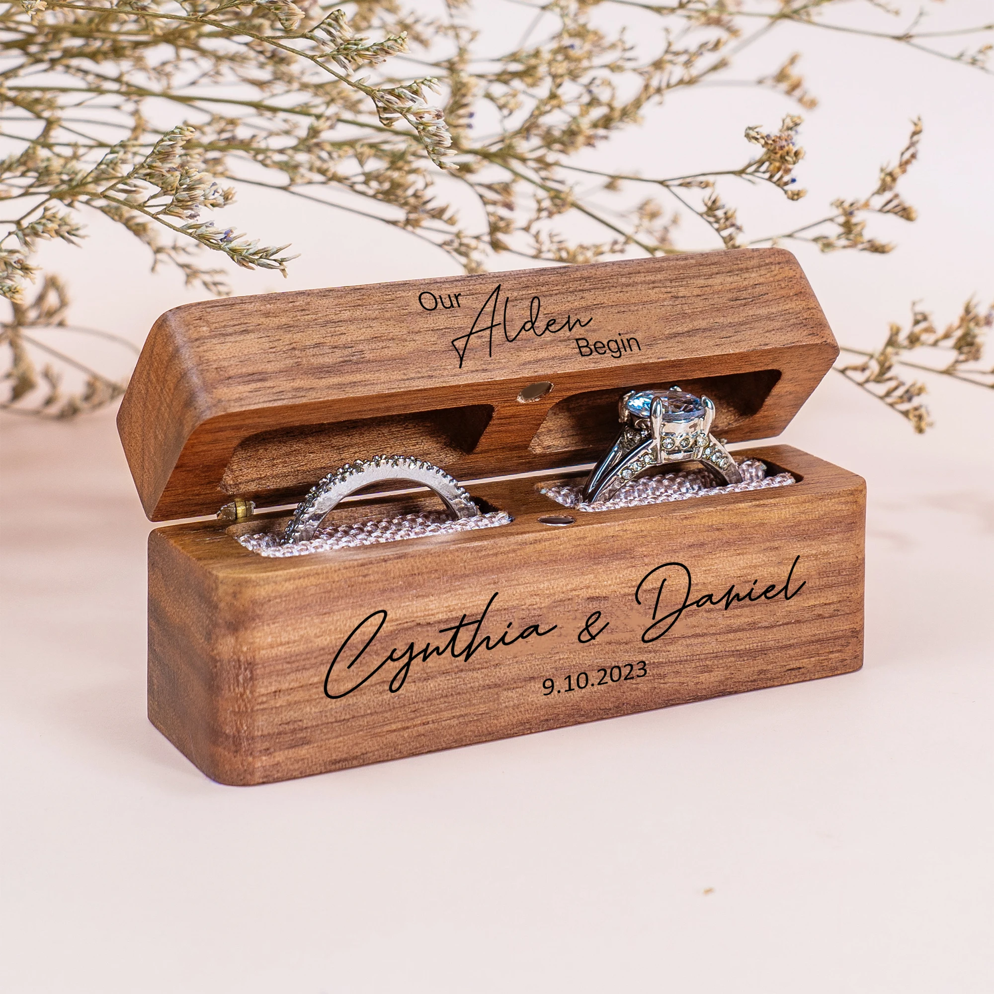 Caja de anillo de madera grabada personalizada, caja de anillo de propuesta de compromiso, regalo rústico de boda para niñas