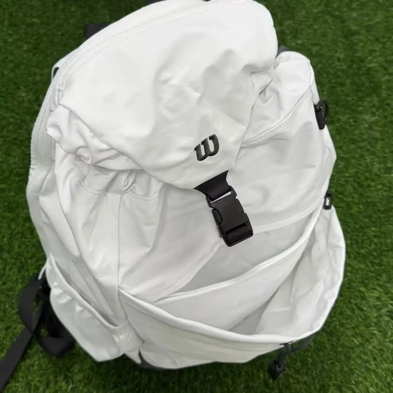 2025 حقيبة ظهر WILSON الجديدة DUO FLAP بطبقة مزدوجة متعددة الوظائف للتنس حقيبة ظهر رياضية للجنسين