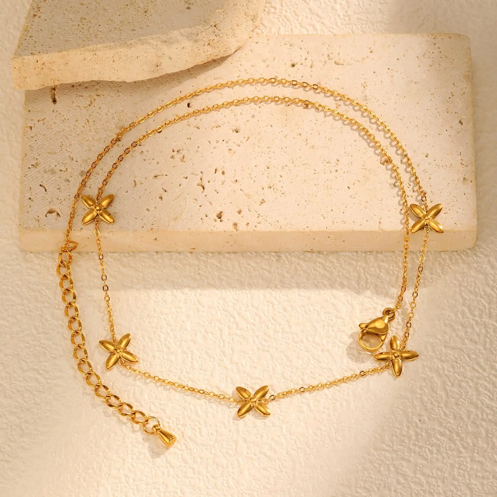 Vnox Mehrere Stile Edelstahl Halskette für Frauen, Herz Blume Stern 18K vergoldet Halsband Zubehör Charms Schmuck