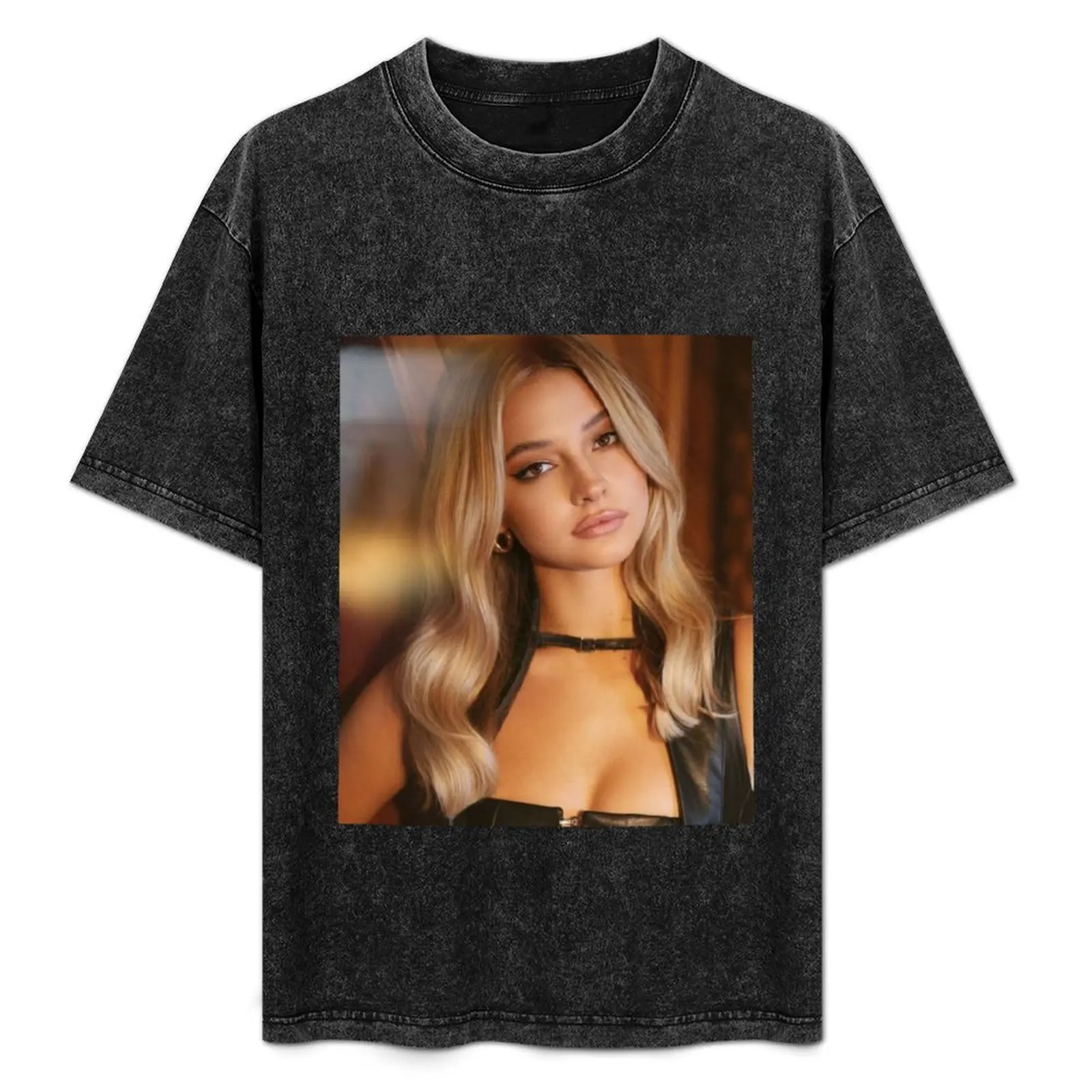 

Madelyn Cline outterbanks T-Shirt Basic Plain Short Sleeve Crew Neck Tee