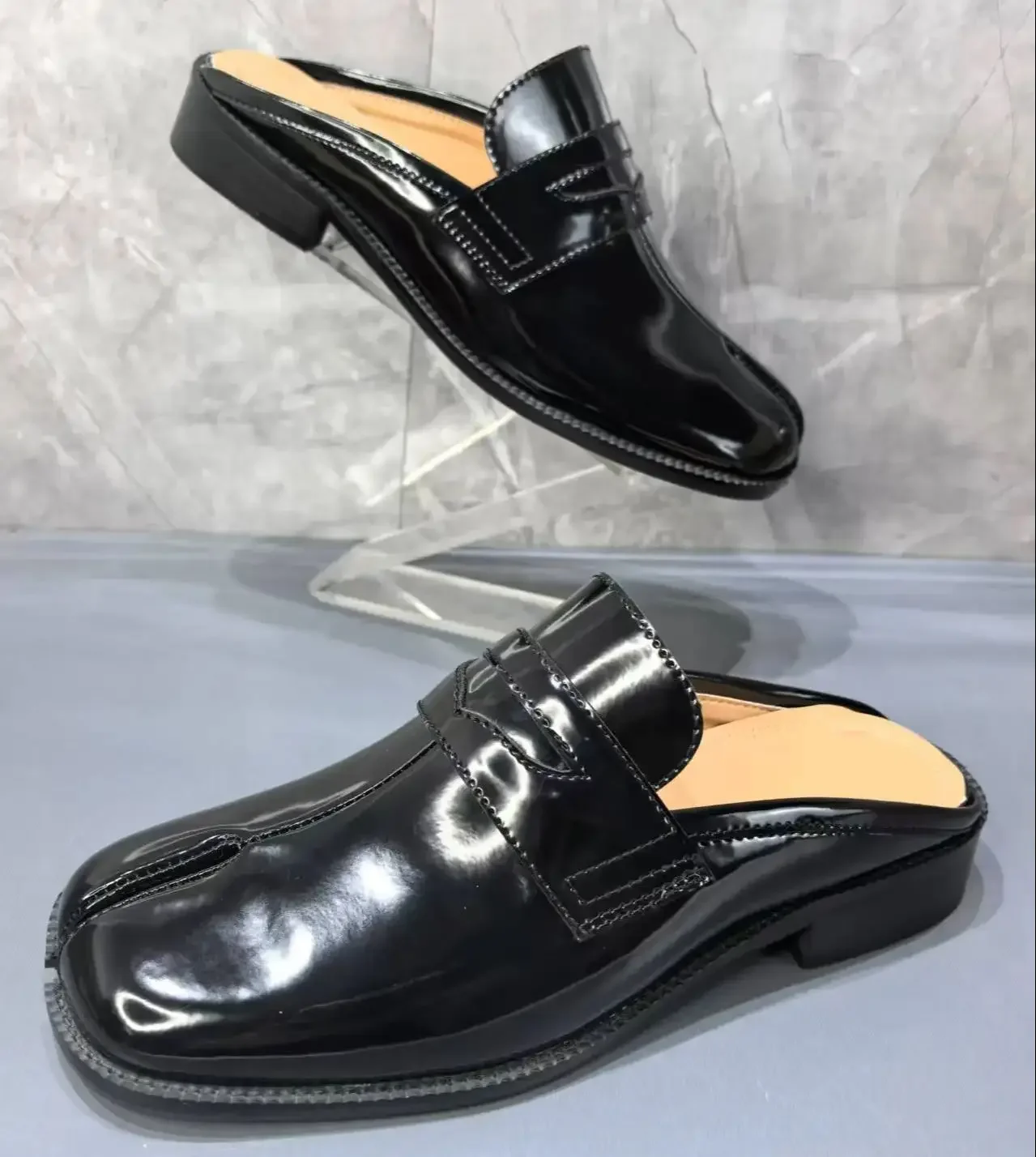 انقسام تو تابي شبشب رجالي الخياطة الأسود براءات الصنادل الجلدية الذكور Slingback الانزلاق على أحذية رجل منخفضة الكعب الصيف عادية 2025