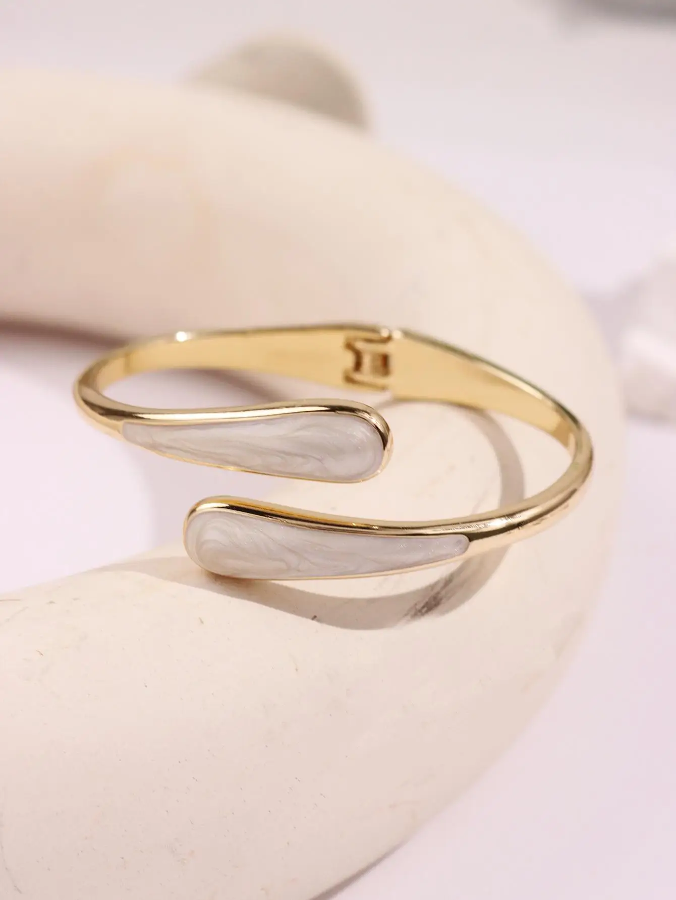 تتلاشى اللون قطرة النفط المفتوحة العضوية نحيلة سوار عصري غير النظامية هندسية على شكل دمعة المرأة مجوهرات جديد #6