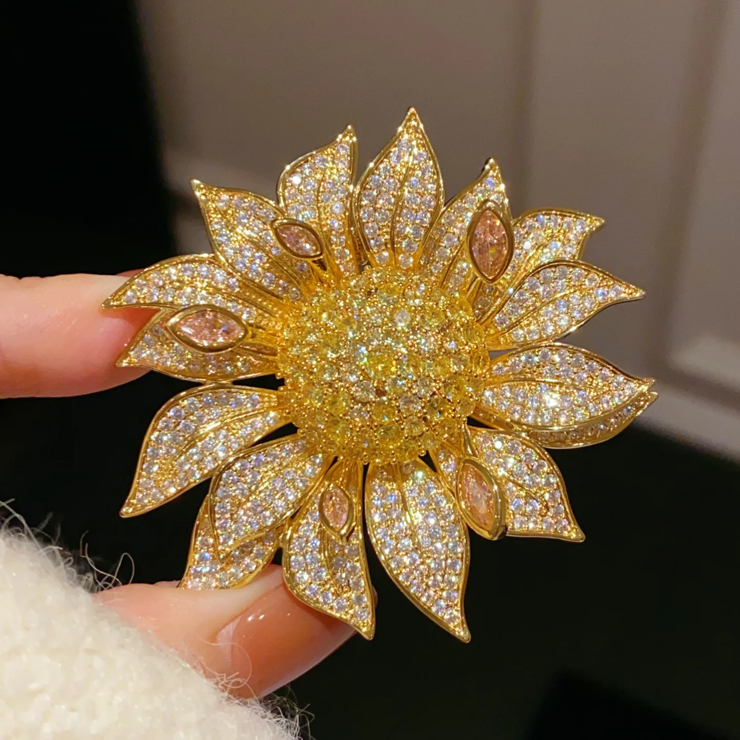 

Французские тяжелые промышленные дворцовые броши с большим цветком и подсолнухом для женщин, элегантный темперамент, универсальный костюм, аксессуары для пальто, булавки