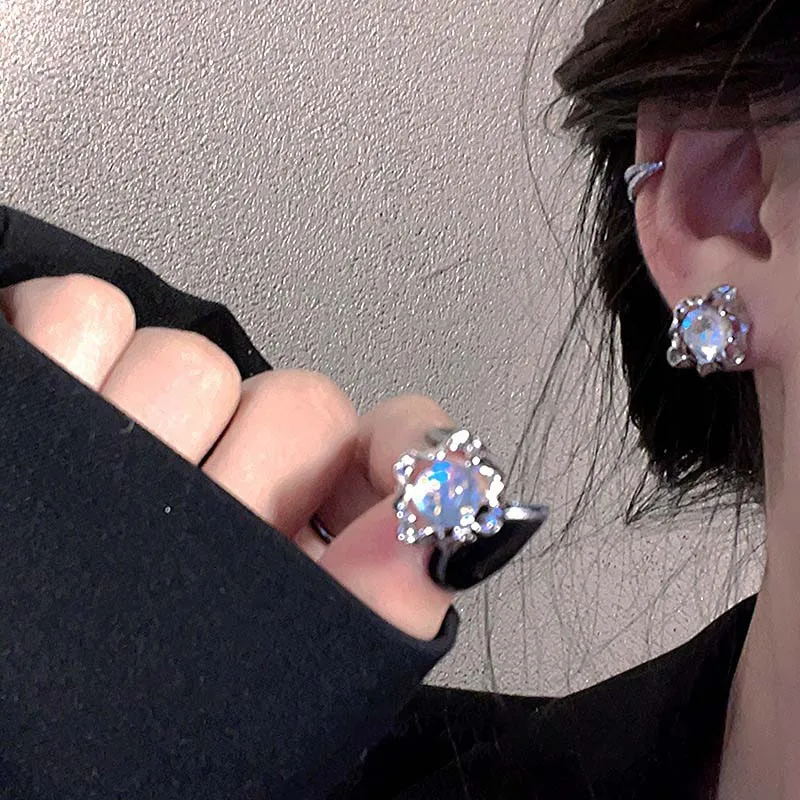 أقراط Kpop فضية اللون متدرجة بشكل غير منتظم مرصعة بالكريستال للسيدات أقراط مجوهرات للحفلات الجمالية Harajuku أقراط كورية هدية