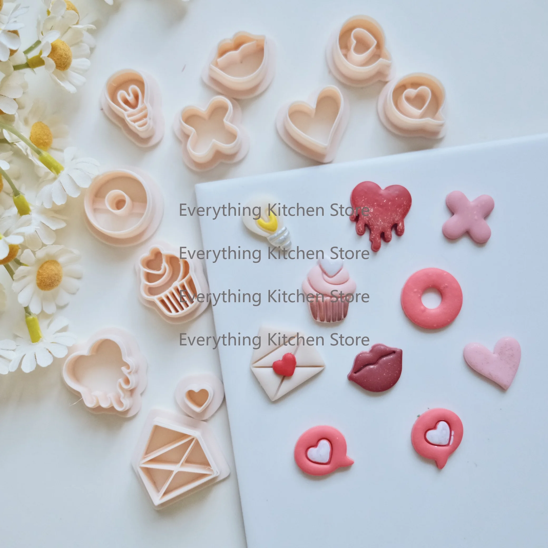 قواطع الطين لعيد الحب لصنع المجوهرات والأقراط، لمبة إضاءة متقاطعة على شكل شفاه الآيس كريم، قوالب طين على شكل قلب