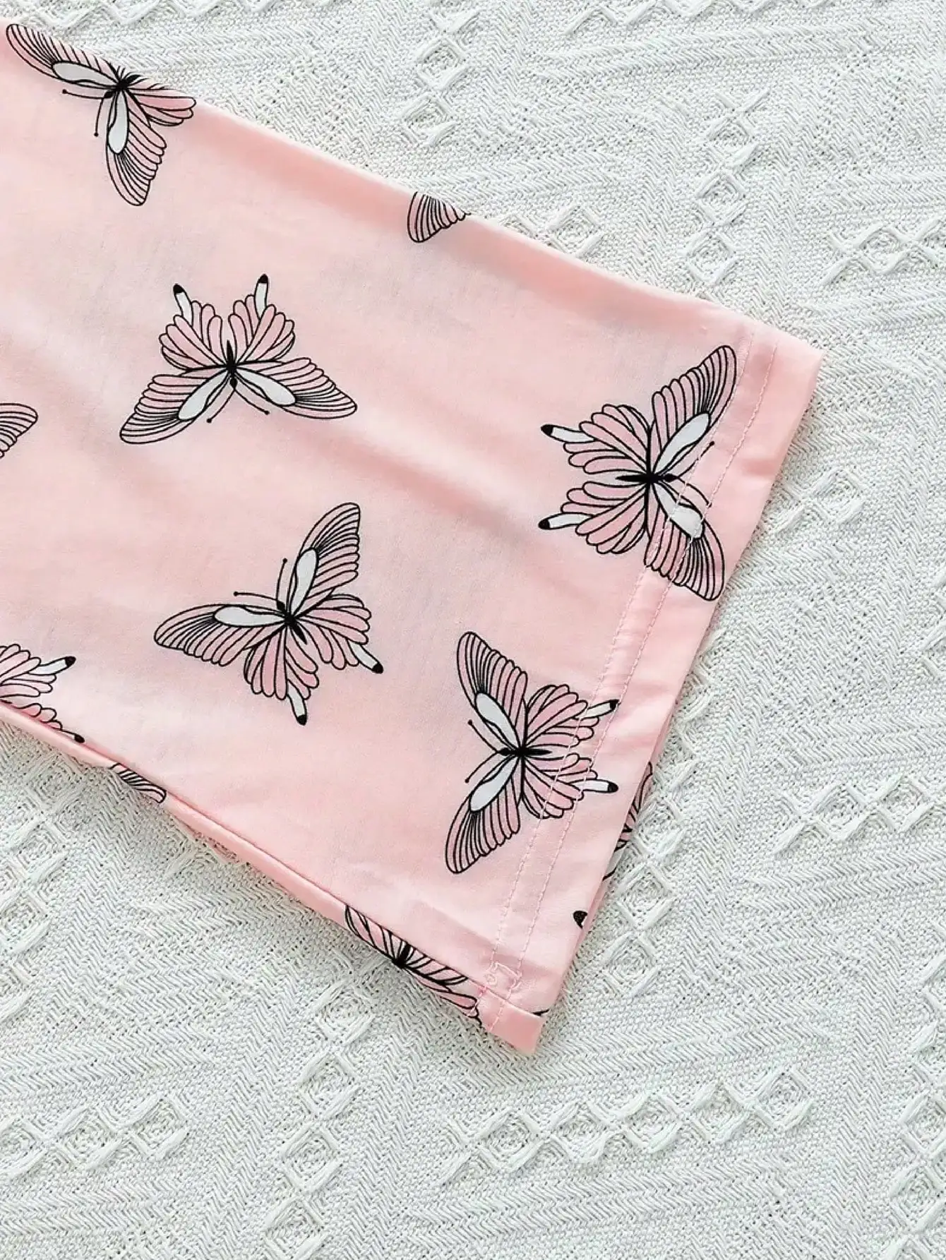 3-teiliges Set für Kinder, Mädchen, Cami-Top mit Schmetterlingsdruck, gerüschte Spitzen-Shorts, Bademantel-Set mit Gürtel, Allover-Print-Loungewear für Mädchen – Detail 9