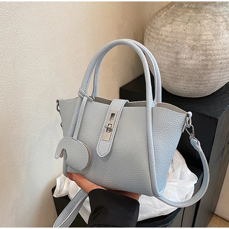 Koreanische Umhängetasche, weiche PU-Eimer-Handtasche, einfarbige Damen-Einkaufstasche mit großer Kapazität, Schultertasche für den täglichen Gebrauch – Detail 13