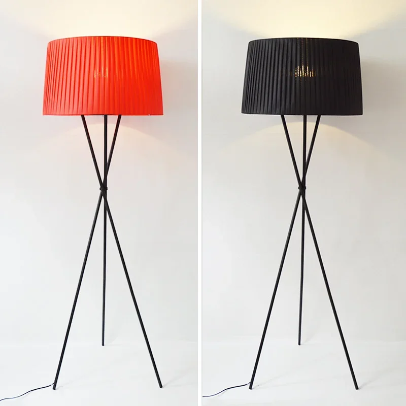 

Tripod floor lamp, Nordic living room, bedroom, bedside table, study, vertical creativity, personality simple, modern, warm