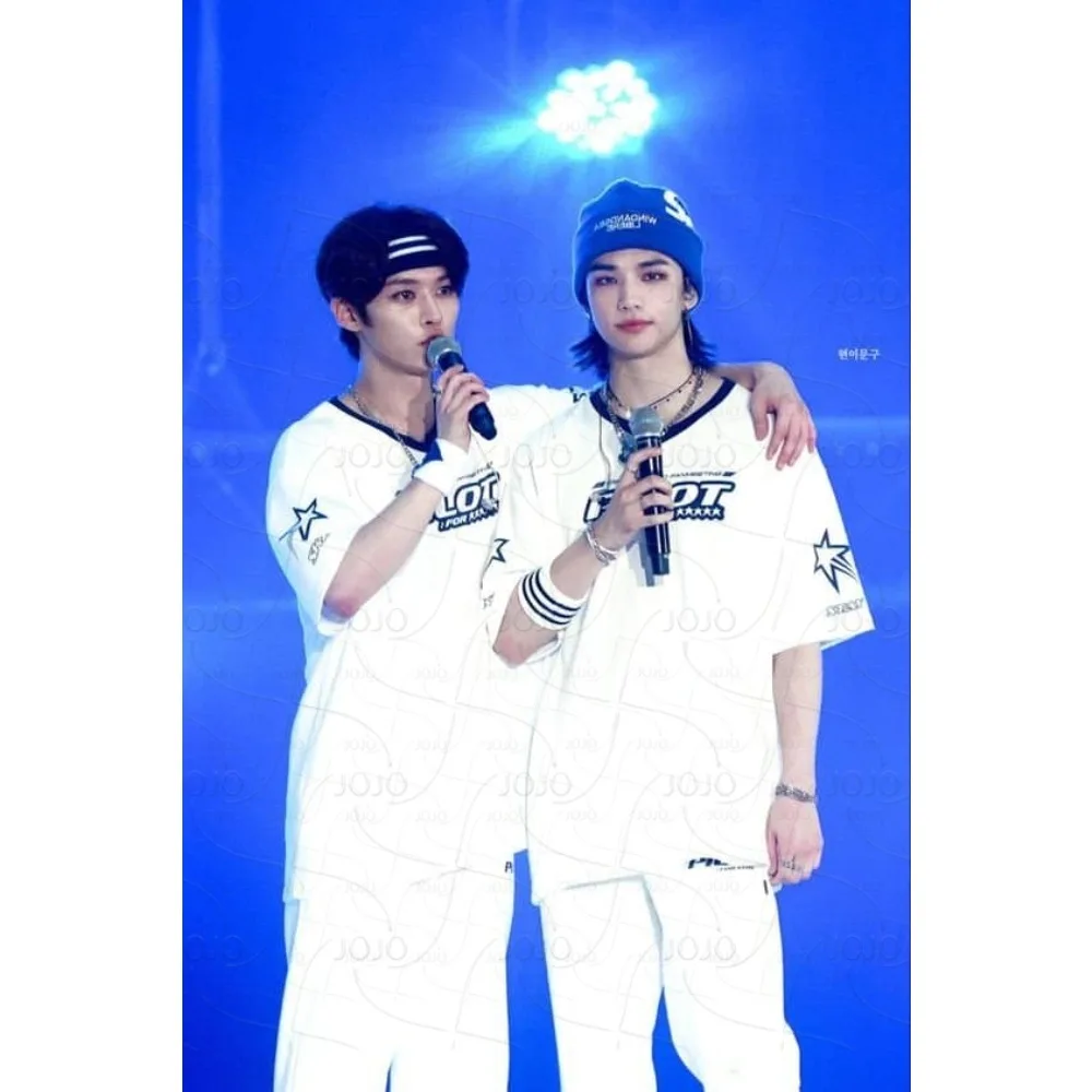 تي شيرت رجالي K-POP Stray Kids Five Star Album Merch Letter Graphic تي شيرت رجالي قابل للتنفس سريع الجفاف مريح أنيق كبير الحجم #2