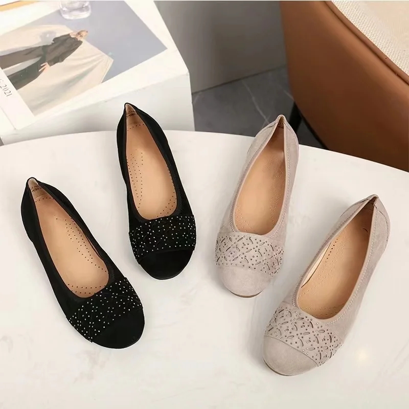 أحذية نسائية ألمانية مصممة من جلد الضأن سهلة الارتداء للربيع بكعب منخفض مبطنة بالهواء بجزء سفلي ناعم مريح حذاء فردي للأم الماسية