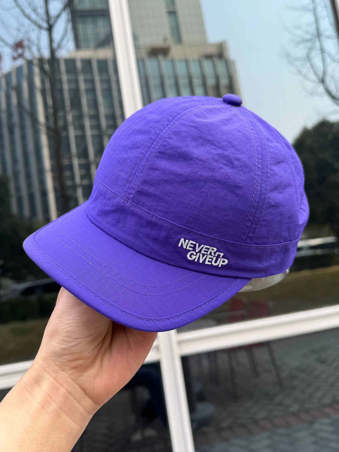 

Short brim light breathable quick drying cap showing face small soft top outdoor sunshade baseball cap men