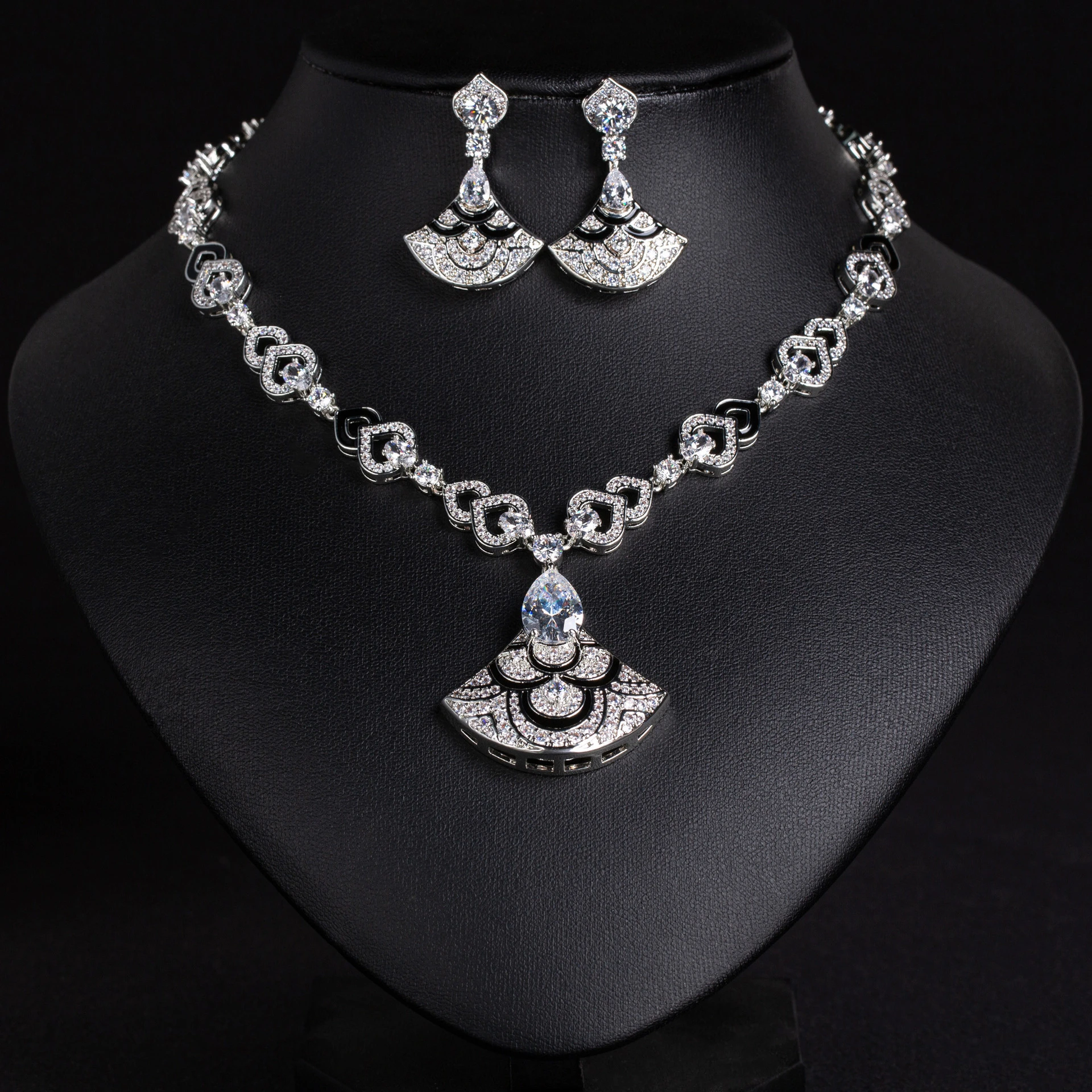 Light luxury heavy industry fan-shaped versatile temperament elegant micro inlaid zircon jewelry high-end set necklace for women