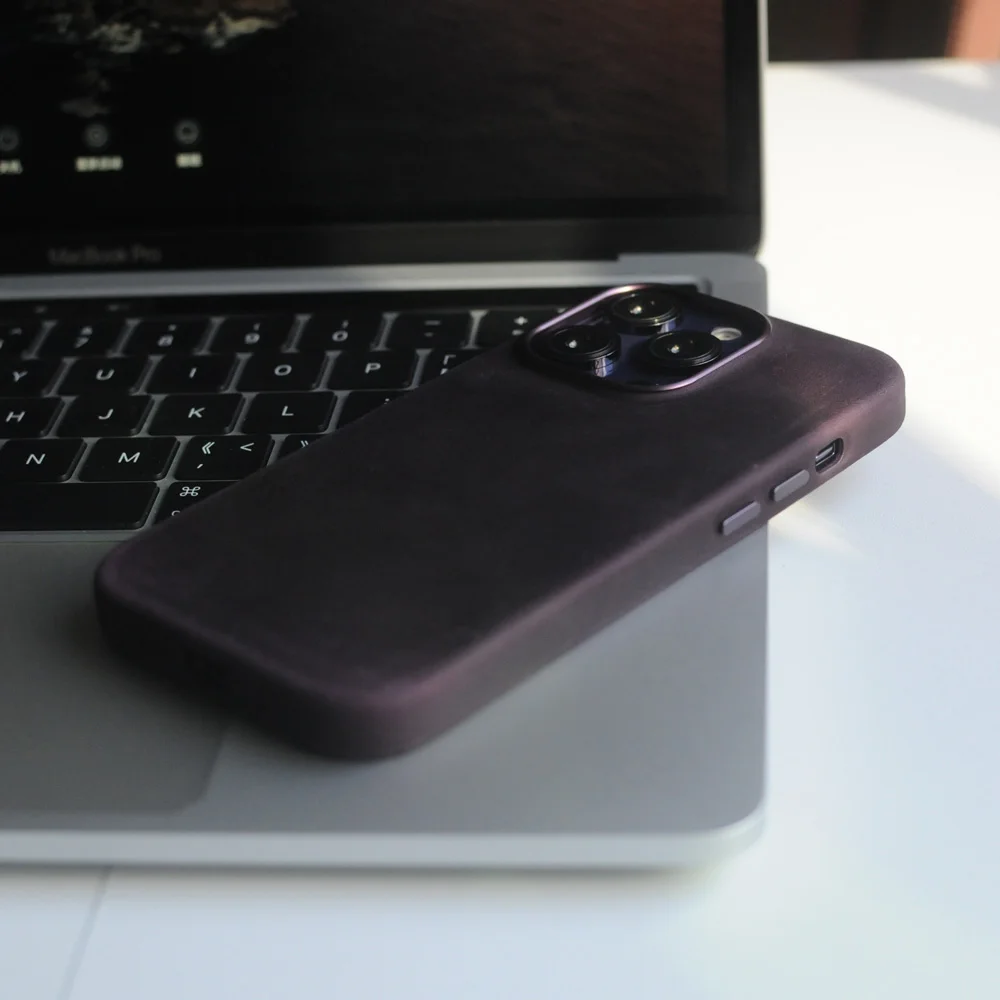 

Scratc Crazy Horse Genuine Leather Case for iPhone 16 15 Pro Max 14 Magnetic PULL-UP Cowhide Phone Cover purple