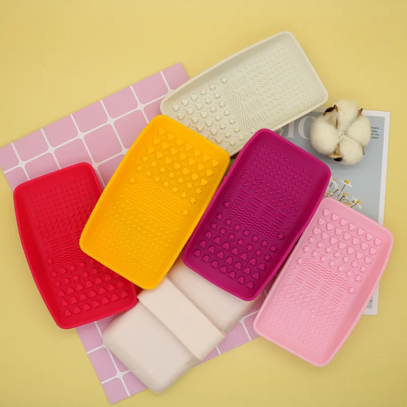 1PC Portable Silicone Makeup Brush Cleaning Plate with Hand Holder Square Corner Makeup Brush Cleaning Pad for Deep Cleaning