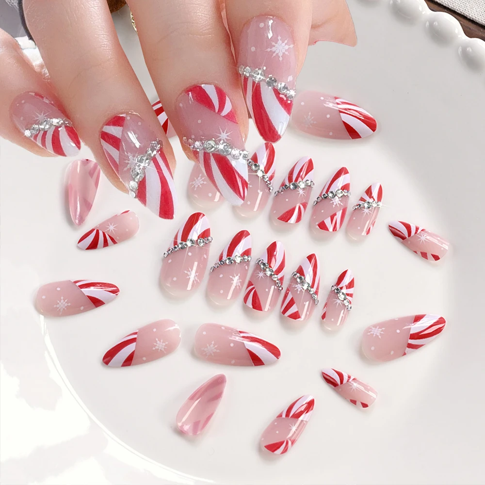24 قطعة عيد الميلاد الأظافر كاذبة الأحمر الأبيض المشارب ندفة الثلج قصب نمط الفرنسية الأظافر وهمية لامعة جوهرة مانيكير يمكن ارتداؤها اضغط على الأظافر