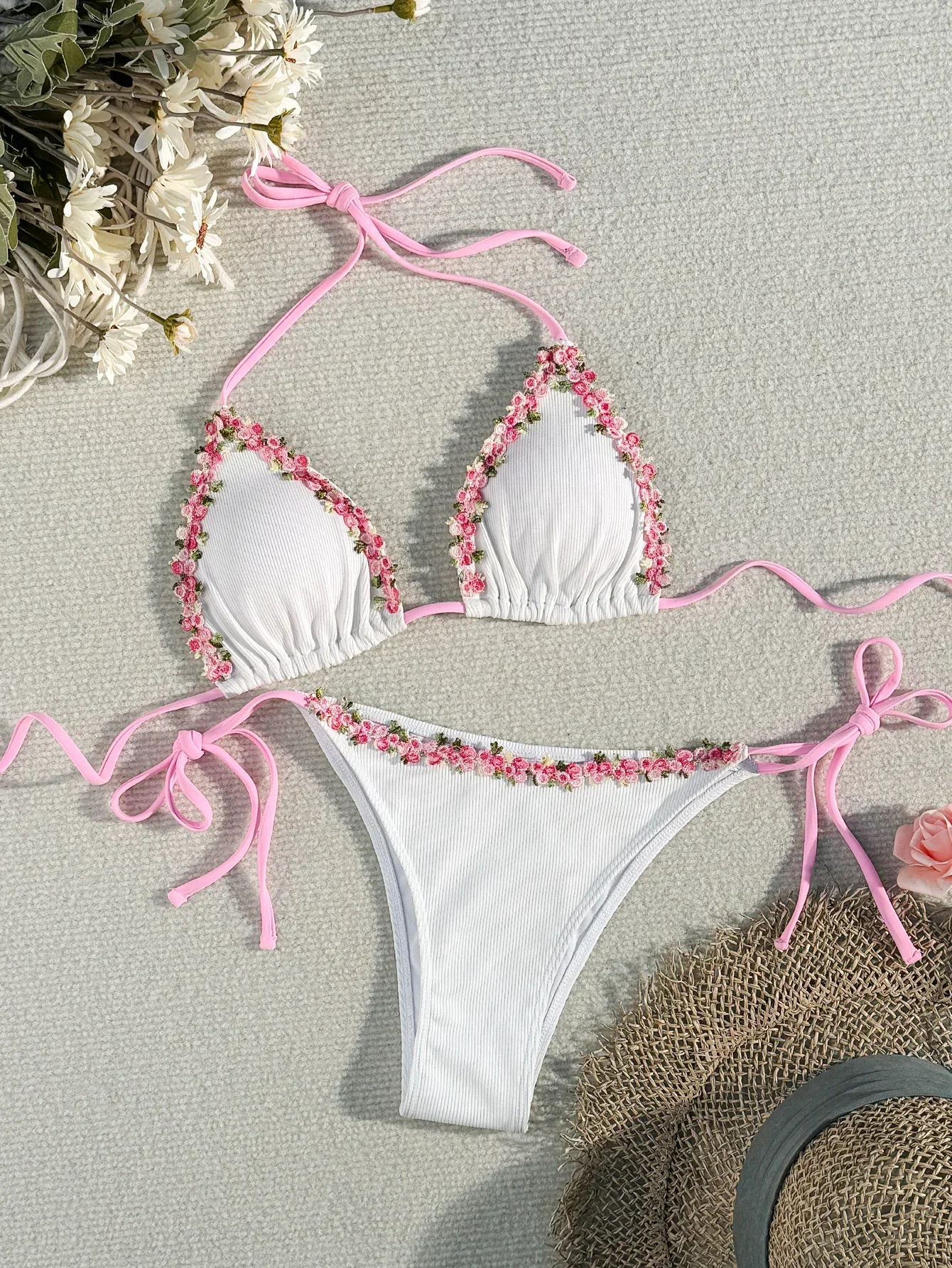 Bikini Floral 3D Sexy para mujer, traje de baño de retales blanco y rosa con cuello Halter, Tanga lateral con lazo, traje de baño para playa, Micro traje de baño 2025
