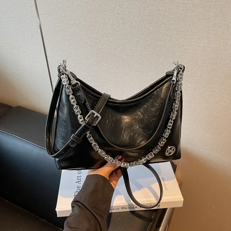 

Women's 2025 New Season Chain Tote, Spacious Bucket Bag with Elegant Chain Strap, Ideal for Commute & Weekend Activities
