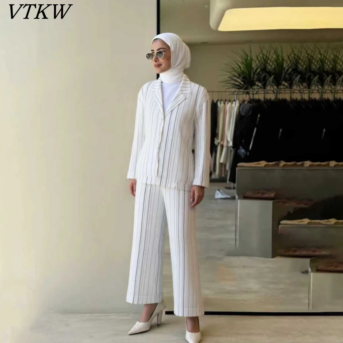 

VTKW Pure White Striped Three-quarter Sleeve Relaxed Design Women's Blazer For Spring 2025. High-quality Pants And Suit Set