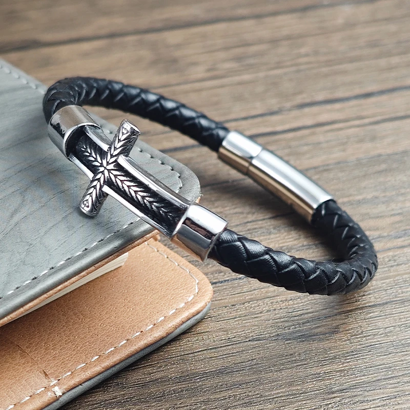 Einfaches Lederarmband mit Kreuz, beliebtes Gravurmuster mit Weizenähren, Herrenarmband mit Edelstahlverschluss, Schmuckgeschenk