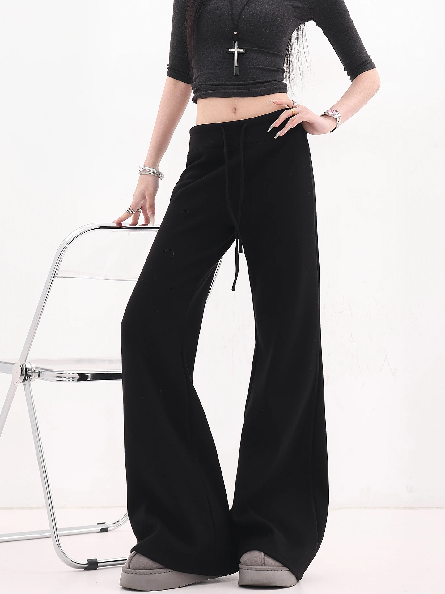 

Женские свободные расклешенные брюки для ранней весны с эластичным поясом, на флисовой подкладке, утепленные, струящиеся, в пол, фасон «клеш»