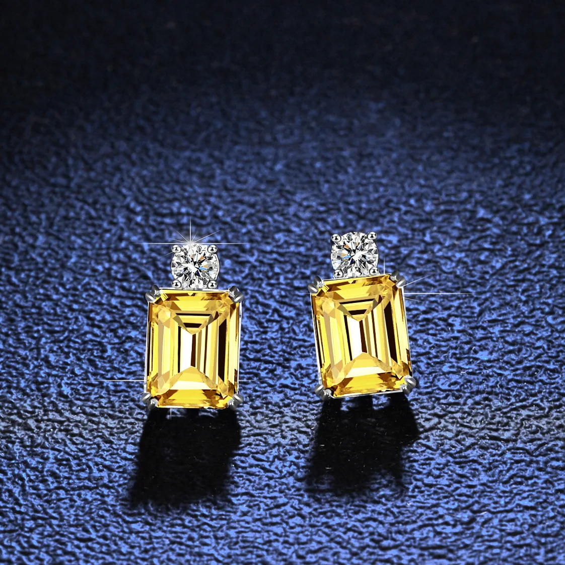 

18K gold 4 carat D color VVS1 yellow diamond gemstone earrings four-prong earrings square colored gemstone moissanite earrings