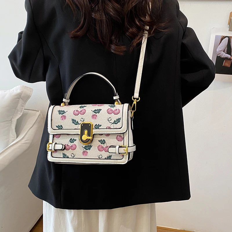 

Famous Designer Women's Handbag Leather Tote, Crossbody Shoulder Style Popular Classic Elegant For Casual Outings