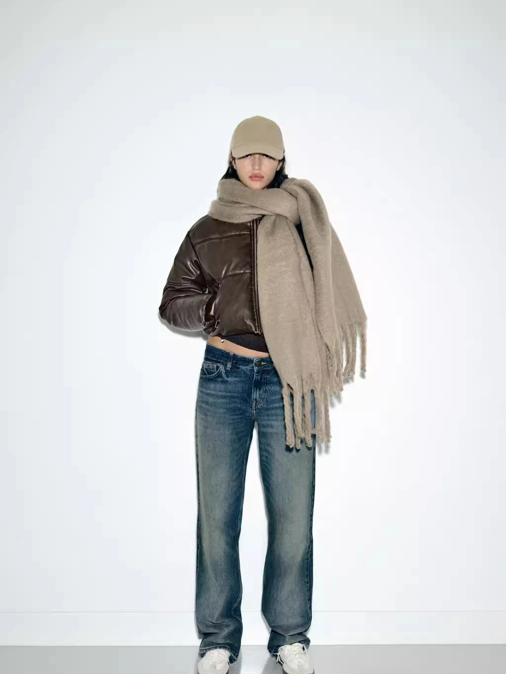 Jesień Zima Nowa Kolekcja Damska Sztuczna Skóra Codzienna lub Wyściełana Bluza z Kapturem Bawełniana Kurtka Odzież Wierzchnia 30236 800