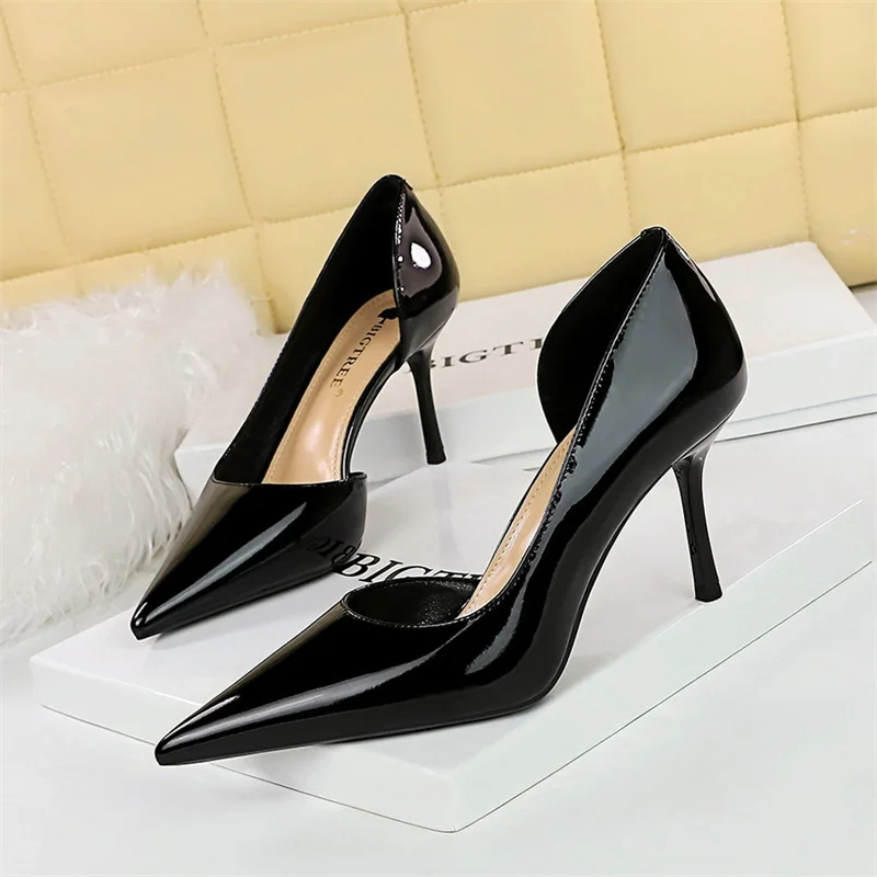 

Patent Leather Shallow Mouth Pointed Toe Thin High Heel 2024 Fashion Simple Hollow Sides Woman Pumps Stiletto Party Shoes