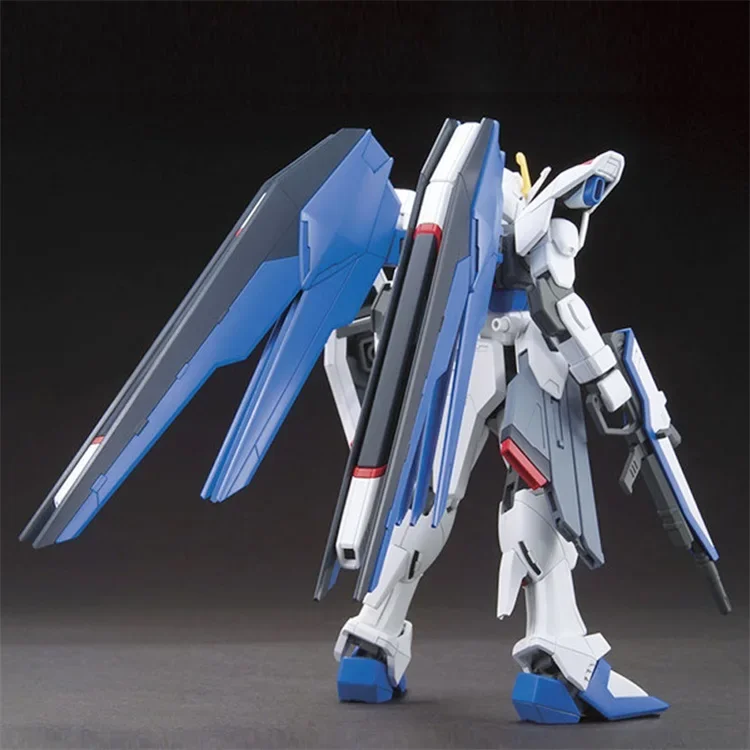 W magazynie Bandai HGCE 1/144 Gundam ZGMF-X10A wolność Gundam ożywić oryginalną figurka Anime zabawkę kolekcja figurek