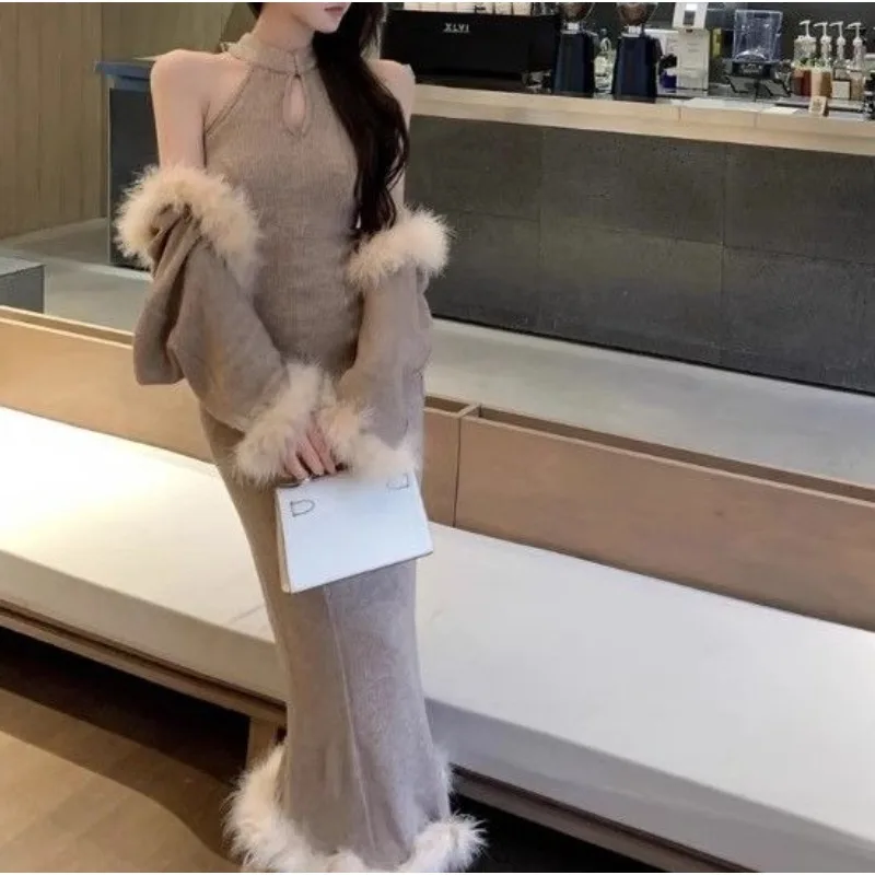 ชุดสไตล์ Pure Desire แบบเรโทร ผ้าถักผสมขนสัตว์ ผ้าคลุมไหล่แบบโค้ทสำหรับผู้หญิง ฤดูใบไม้ร่วงและฤดูหนาว ดีไซน์คอ halter ทรงเข้ารูป กระโปรงทรงดินสอ