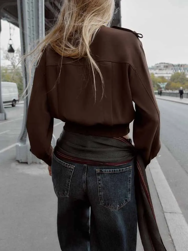 النمط الأوروبي والأمريكي موضة جديدة تصميم الملابس النسائية قميص مزخرف بحزام الكتف متعدد الاستخدامات