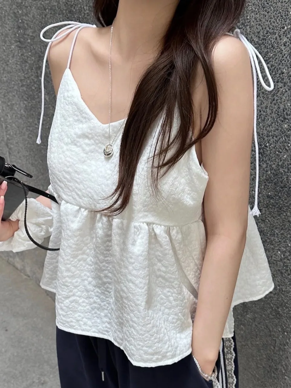 

Новый летний текстурированный жилет с V-Ne и ремешком, женский уличный топ Dongda Gate Commute Sle, стандартный крой, средний мягкий, другой M...