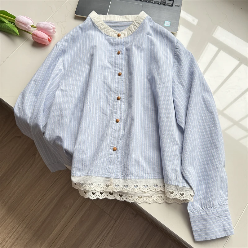 Camisa blanca a rayas azules con cuello levantado para mujer, camisas holgadas de algodón de manga corta con encaje bordado ahuecado de amor