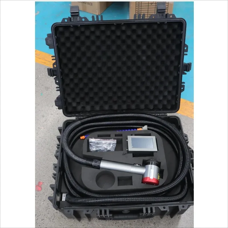 Portable AKQ-100 Pulse Fiber Laser Cleaning Machine for Repairing Oil Stain Rubber Paint