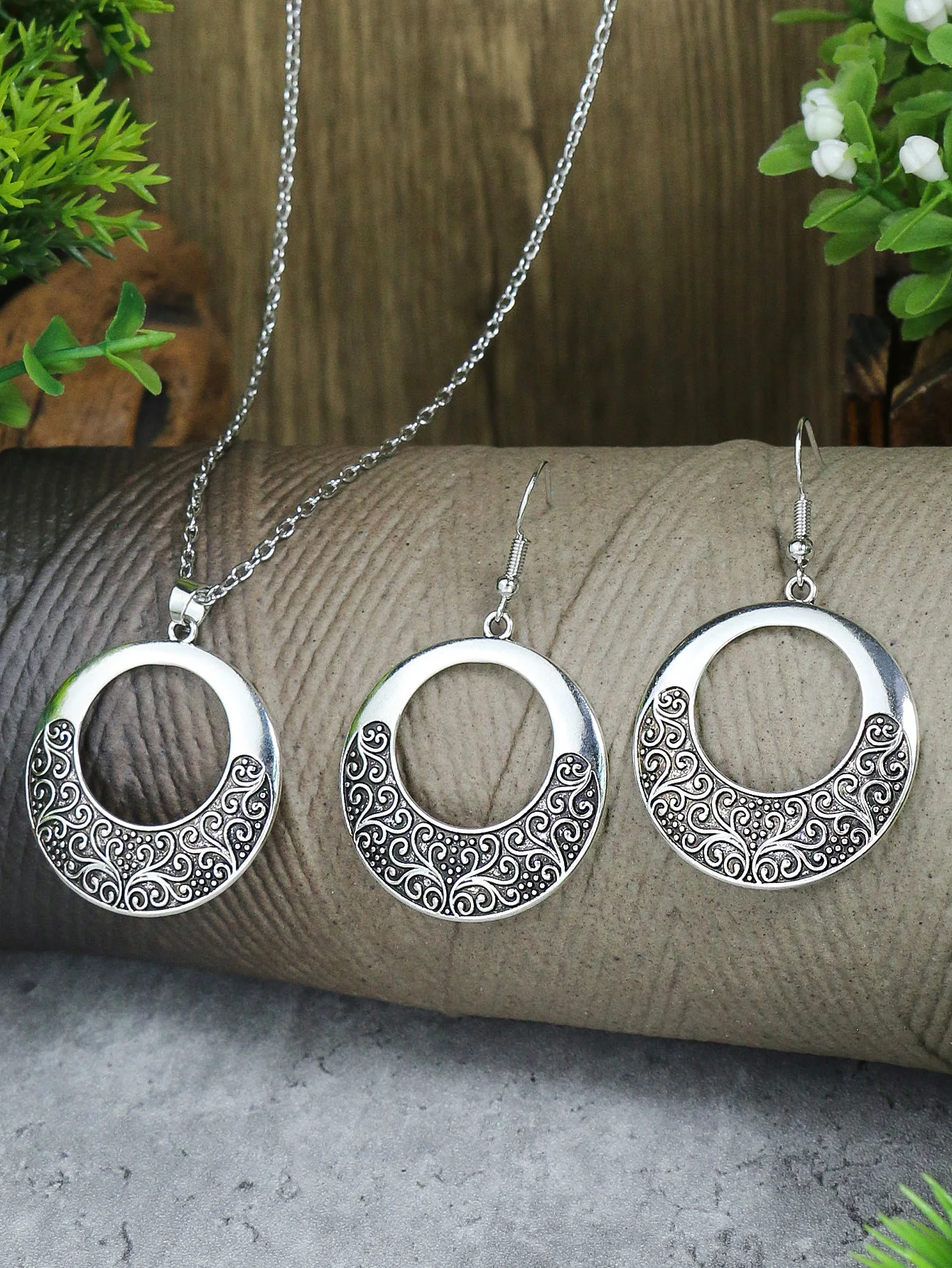 Vintage ethnischen Stil Silber Anhänger Ohrringe Halskette Set runden Ring einfach geschnitzte Damen Stil Ohrringe Halskette Kombination – Detail 1
