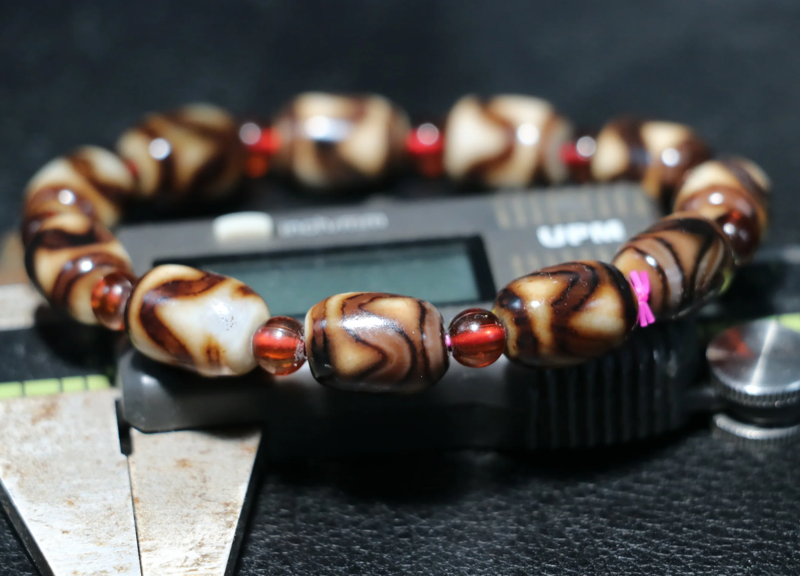 

Treasure Talisman Energy Tibetan old Agate Wanzi Swastica dZi Bead Stracthy Bracelet Amulet LLZB