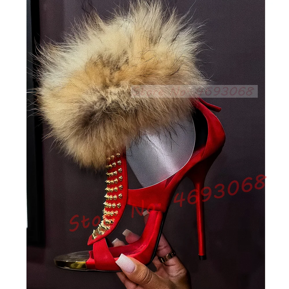 

Сандалии с меховой оберткой и золотыми заклепками. Роскошные летние вечерние стильные золотые красные замшевые туфли с открытым носком. Женские сандалии на молнии с перекрестным ремешком сзади.