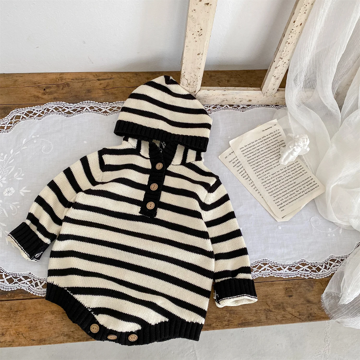 Ins 2023 spring new product baby romper baby boys and girls sweater Hooded crawling suit Cotton jumpsuit