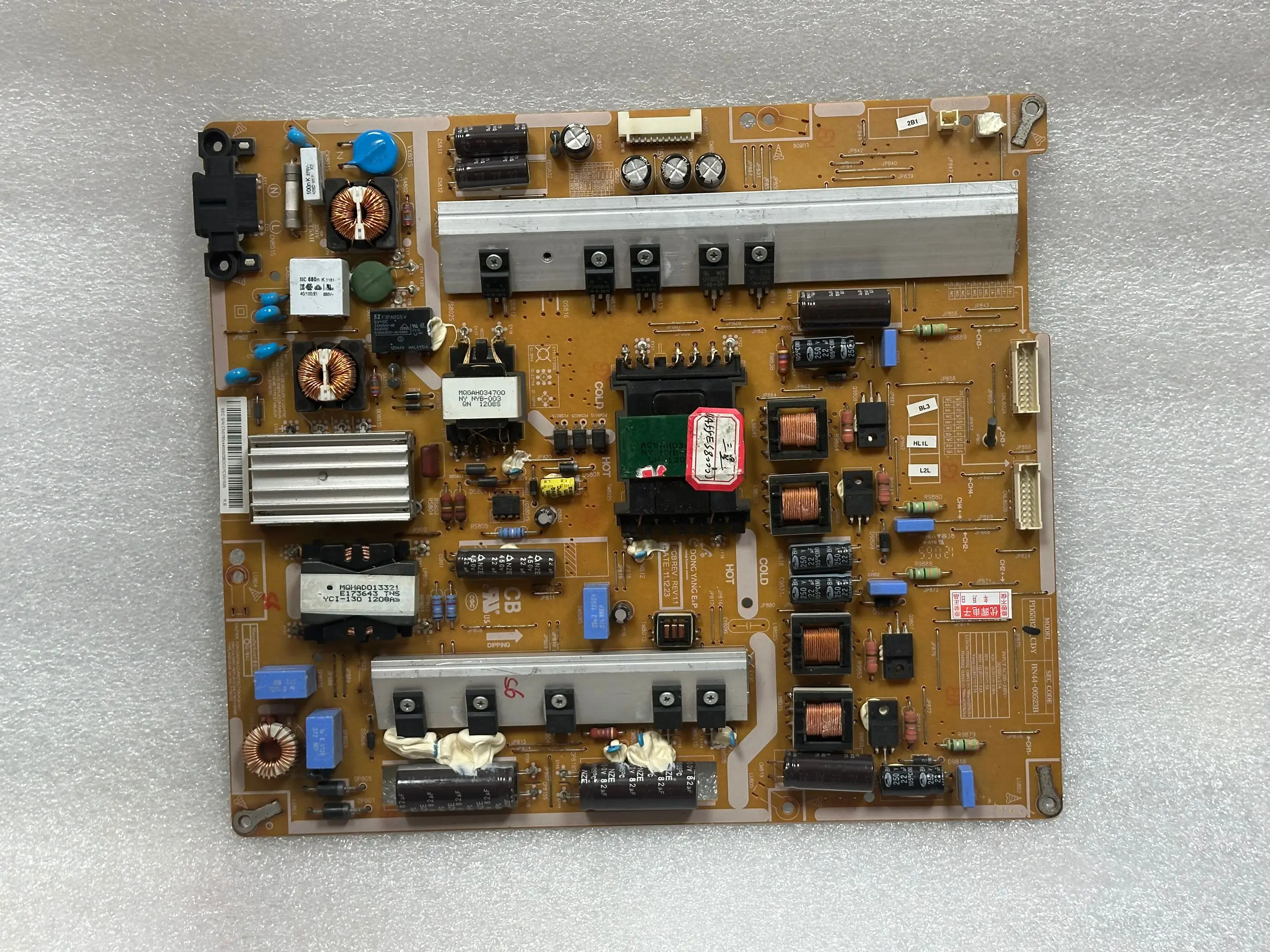 

BN44-00523A = BN44-00523B = BN44-00523D Placa de alimentación compatible con UE55ES8000M UE55ESS7000U UE55ES8090S UN55ES7003F UN