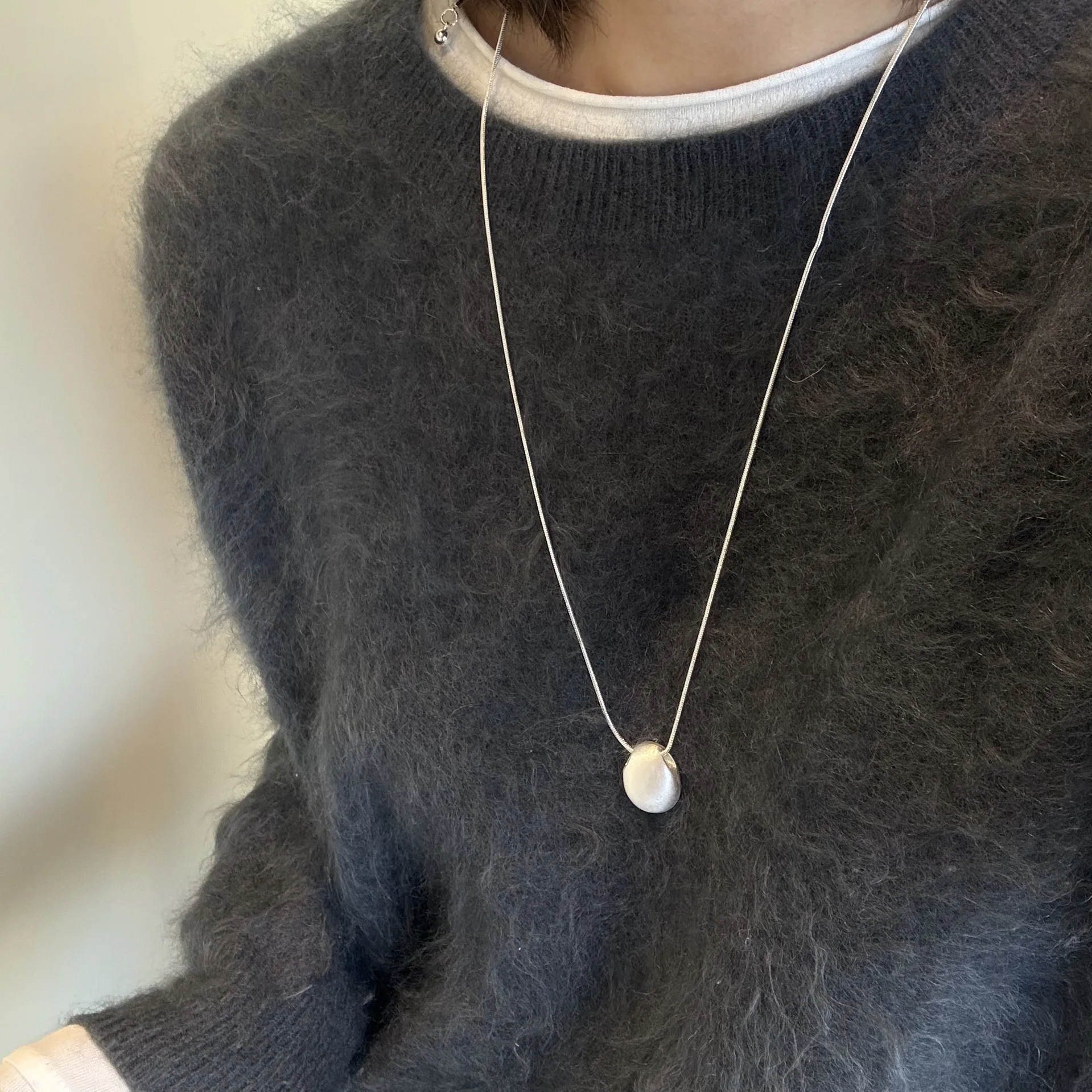 WJFH-ARTS Minimalist Style Brushed Metal Bean Oval Pendant Necklace For Women Light Luxury Long Sweater Chain Adjustable Jewelry