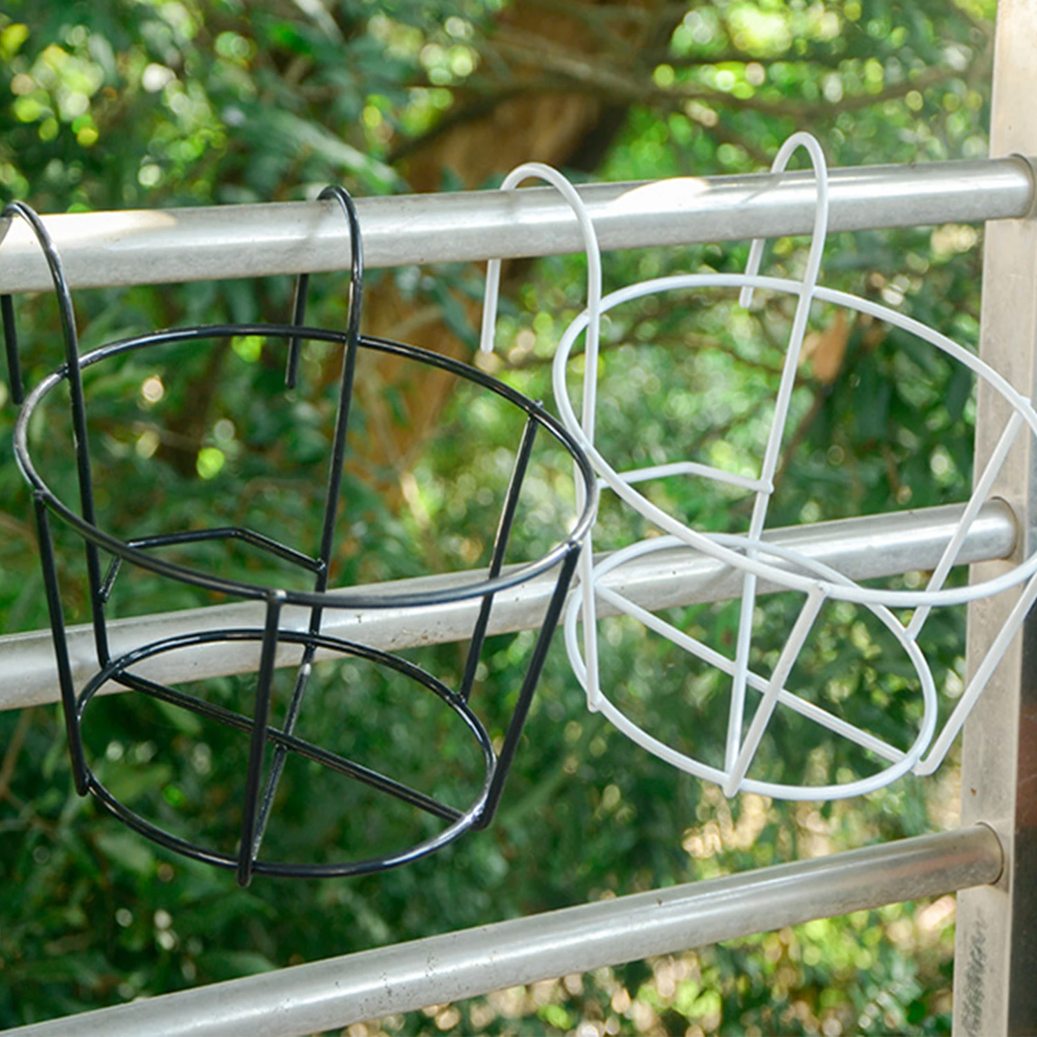 Round Iron Flower Pot Holder Balcony Railing Hanging Bonsai Planter No Drilling for Balcony Gardening Home Wall-Mounted Pot Rack