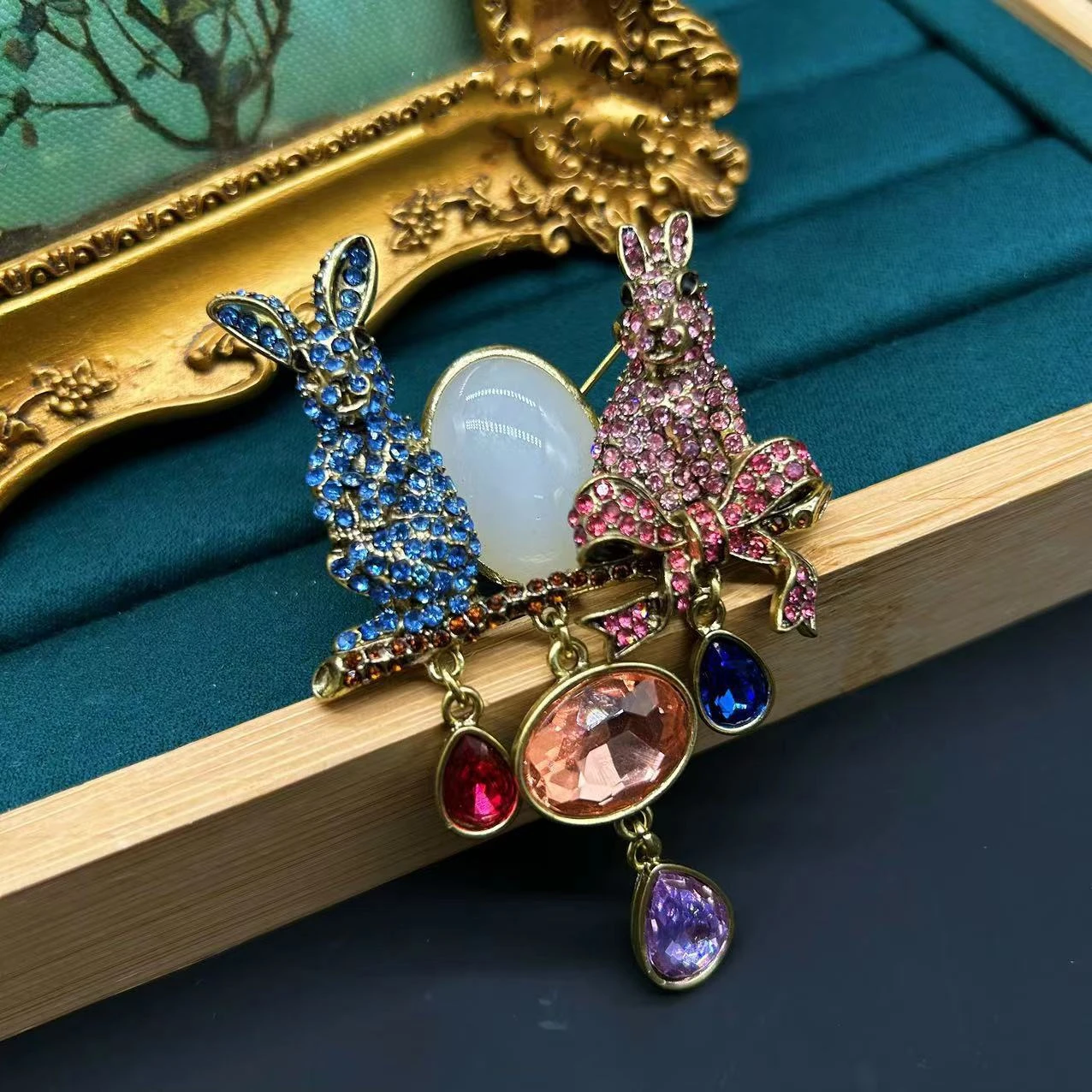 Women Men Medieval Palace Style Classic Heavy Industry Rhinestone Brooches Badges Retro Baroque Rabbit Duck Crystal Unisex Pins